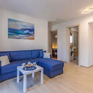  Apartment Blue Pula, New, Family Friendly, Comfortable, Free Parking And Wifi
