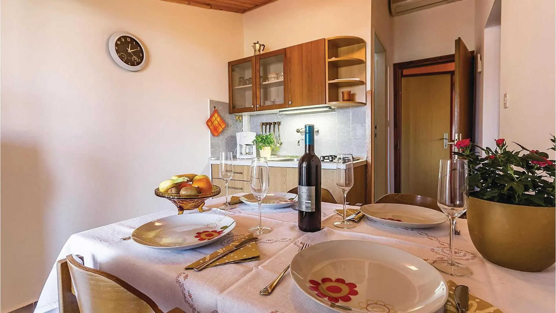 Beautiful Apartment In Pula With Kitchen