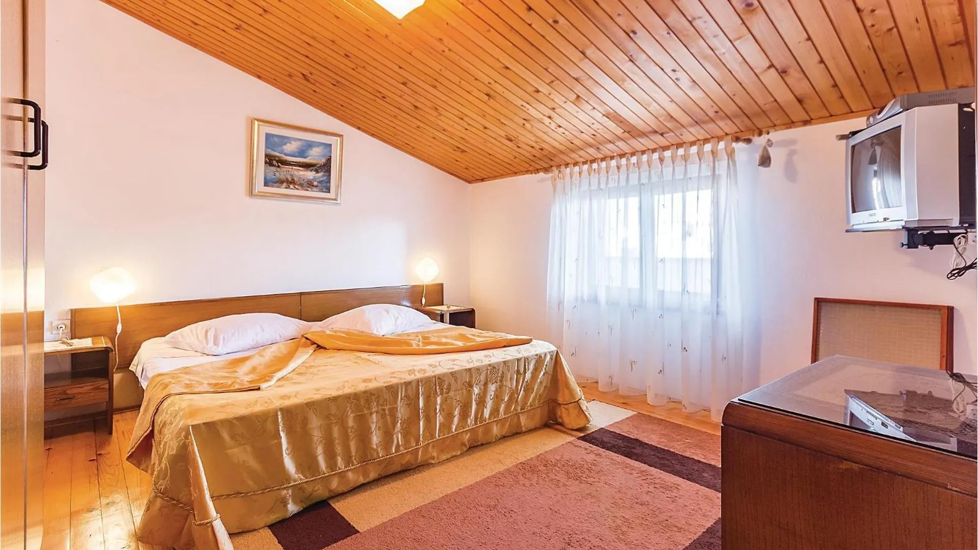 Beautiful Apartment In Pula With Kitchen
