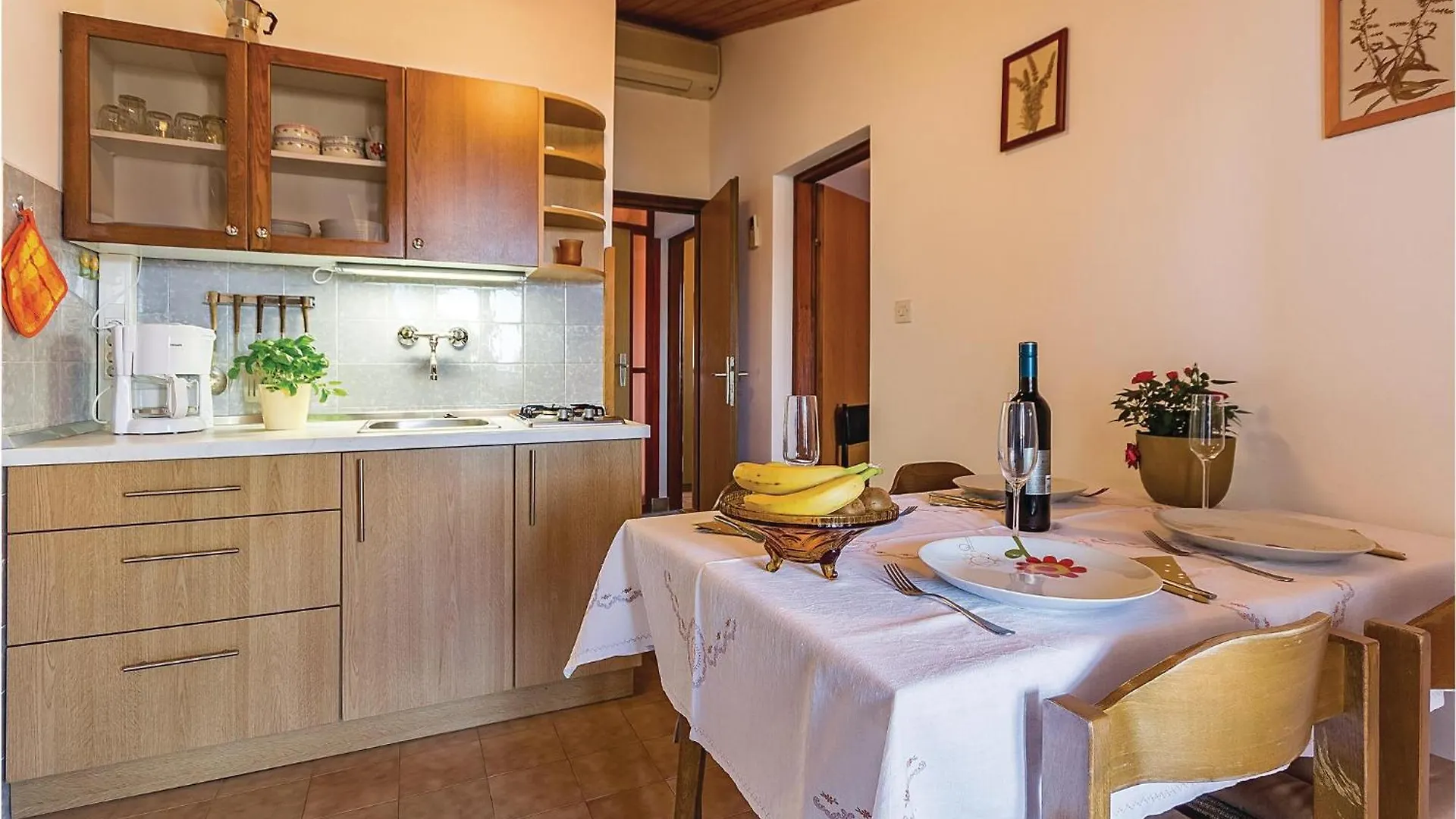 Beautiful Apartment In Pula With Kitchen 0*,